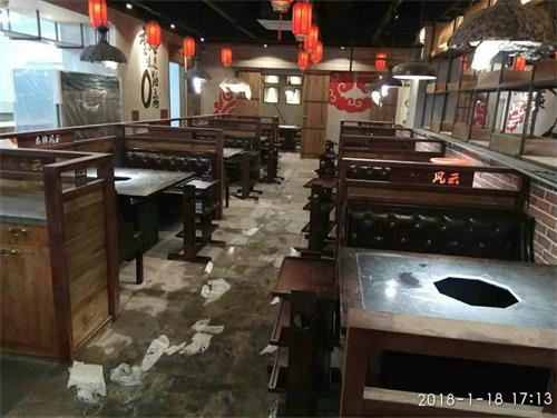 麻辣風云重慶老火鍋中山店餐桌椅3